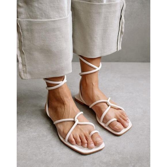 Alohas Lace It Up Ivory Leather Sandals Size 8 US New with Minor Flaws